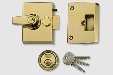 Nightlatch installation by Putney master locksmith